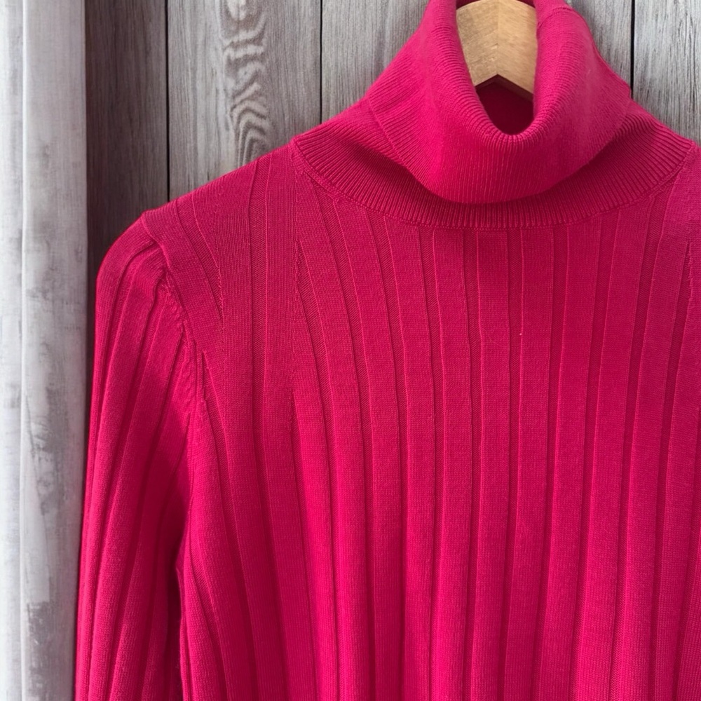 NWT Banana Republic Women’s Fuchsia Ribbed Lightweight Turtleneck! Medium! NEW! - Picture 3 of 9